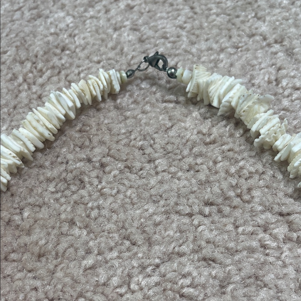 Cream Shell Necklace - Picture 2 of 3